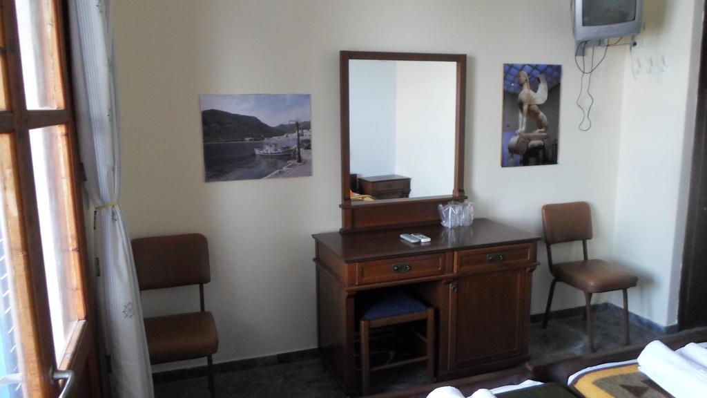Kouros Hotel Apollon  Buitenkant foto