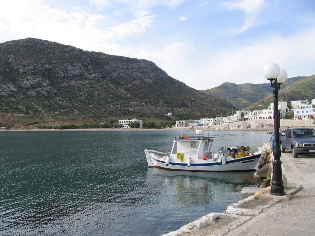 Kouros Hotel Apollon  Buitenkant foto